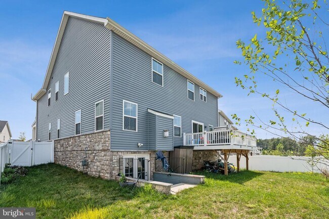 Building Photo - 11281 Wheeler Ridge Dr