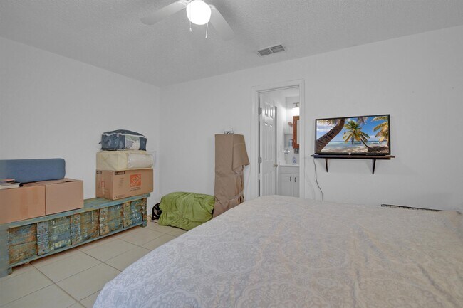 Building Photo - 444 Island View Cir
