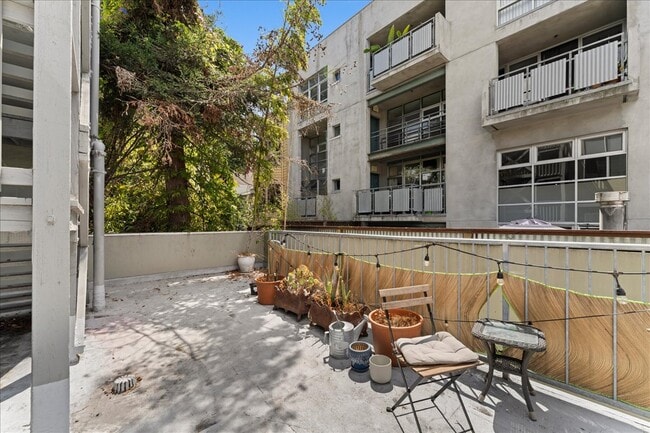 Building Photo - 108 Langton St