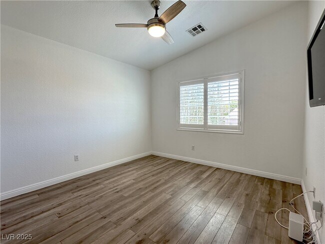 Building Photo - 2434 Amoretti St