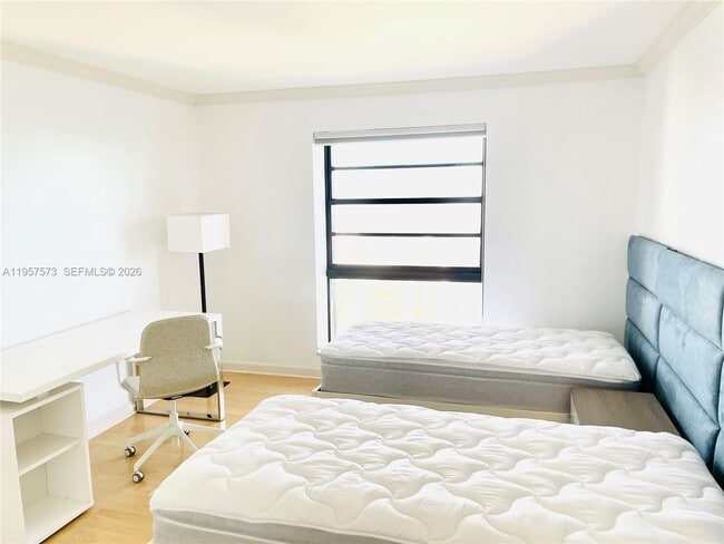 Building Photo - 151 SE 15th Rd