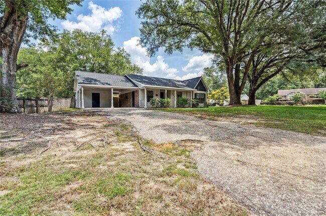 Building Photo - 1850 Summer Pl Dr W
