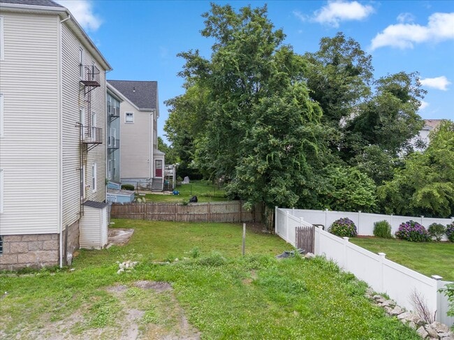 Building Photo - 646 Birch St