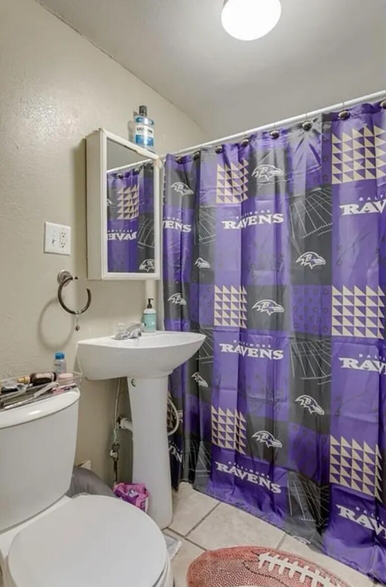 Building Photo - 617 S Lake Dr