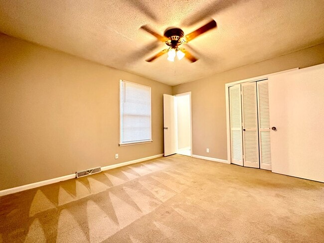 Building Photo - 28 Leonard Dr