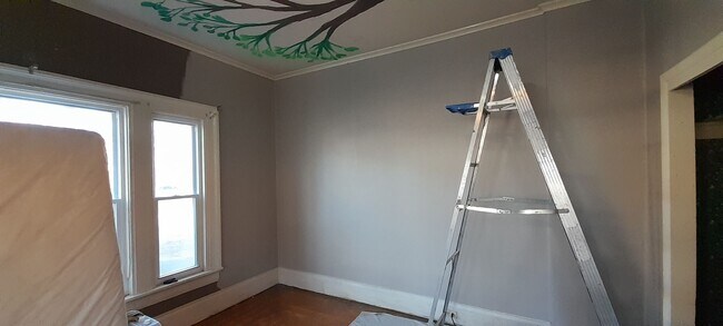Building Photo - Available 6/1/26 Spacious 2nd/3rd Floor Du...