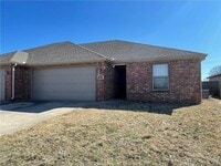 Building Photo - 1008 Kensington Dr