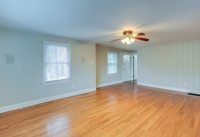 Building Photo - 396 Chilesburg Rd