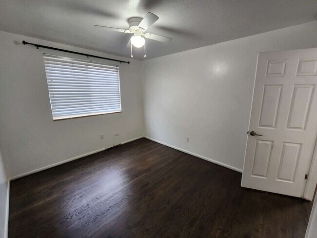 Building Photo - Spacious 5 Bed Home with Finished Basement, Multiple Living Areas & Private Backyard