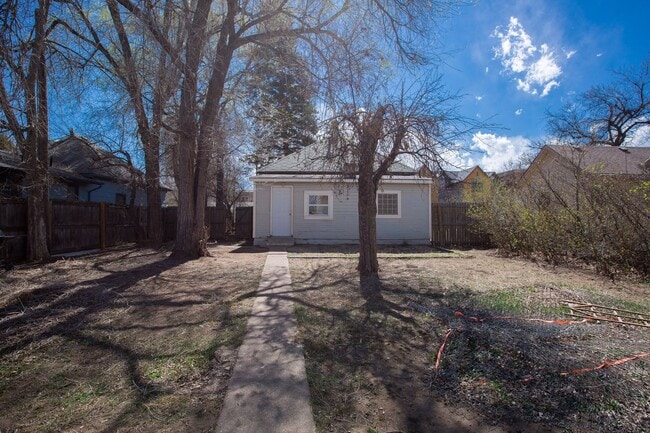Building Photo - Charming Old Town Bungalow!