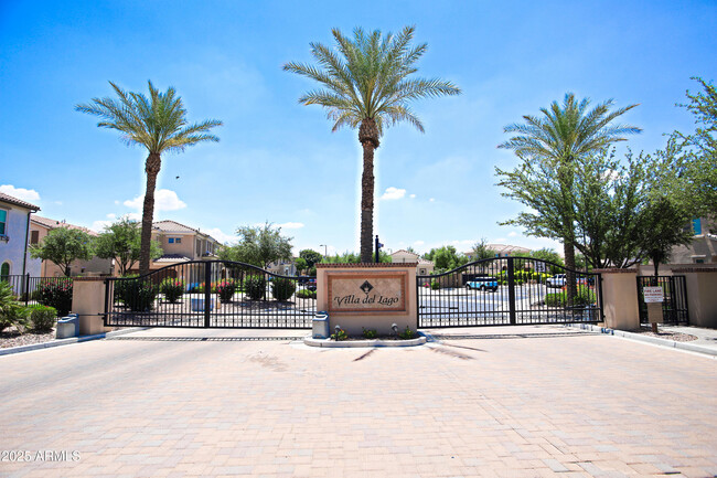 Building Photo - 4116 S Greythorne Way