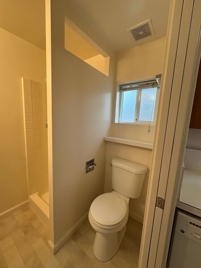 Building Photo - 442 Judson Ave
