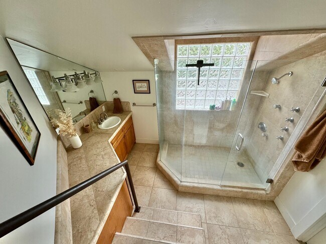 Building Photo - 3730 Roblar Ave