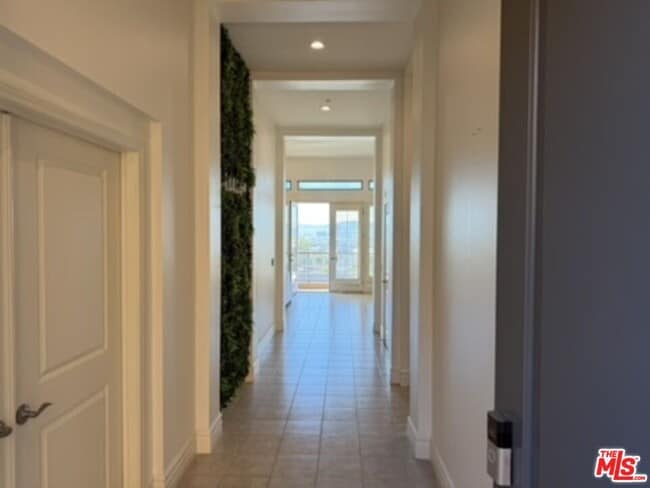 Building Photo - 150 S San Fernando Blvd