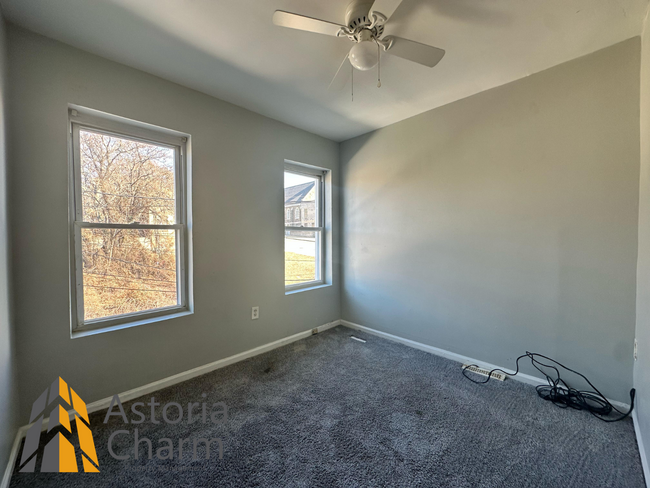 Building Photo - Updated 3 bedroom 1 bath Rowhome with Fenc...