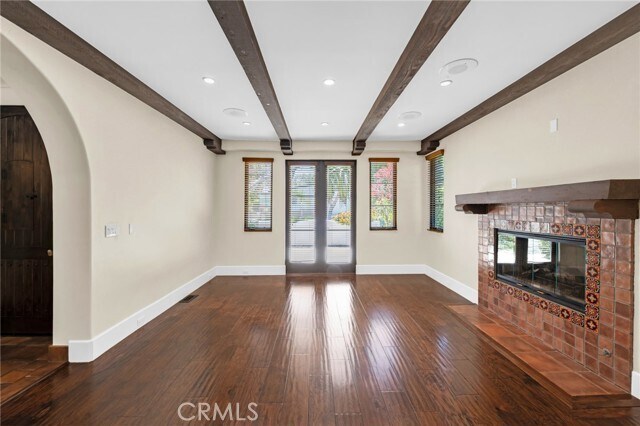 Building Photo - 221 Vía Alameda