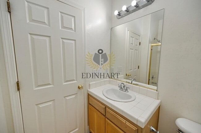 Building Photo - 6083 E Andrews Ave