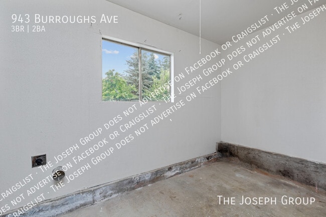 Building Photo - 943 Burroughs Ave