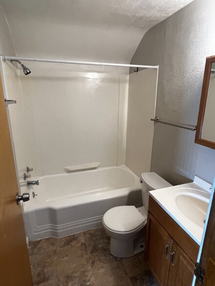 Building Photo - 313 Orchard Dr