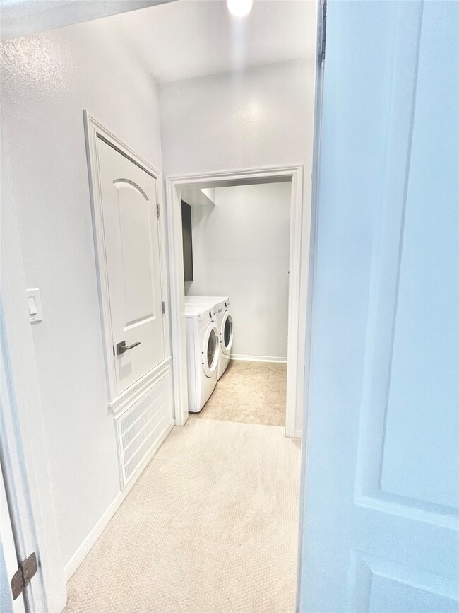 Building Photo - 6000 Sugar Hill Dr