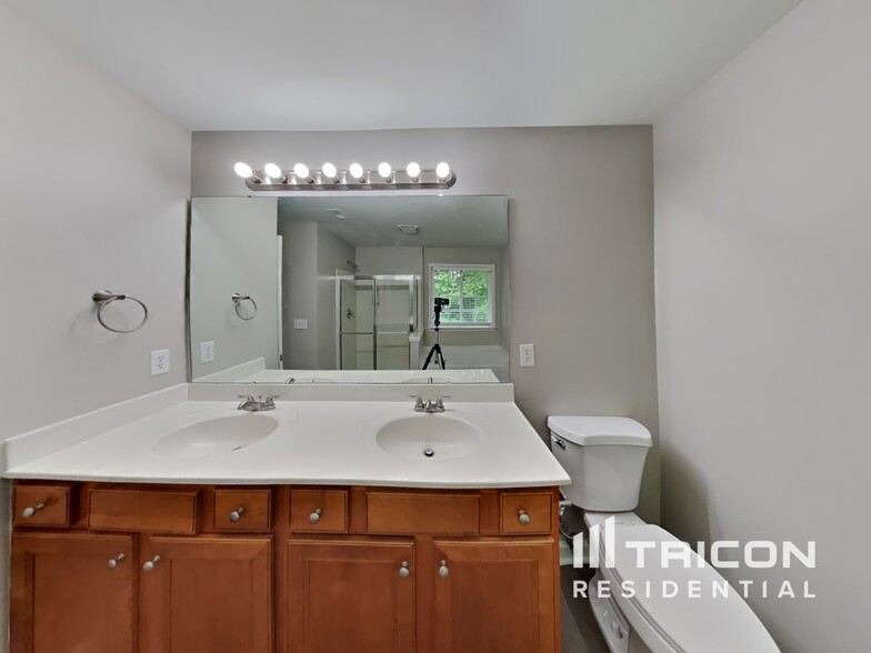 Building Photo - 20 Argent Ct