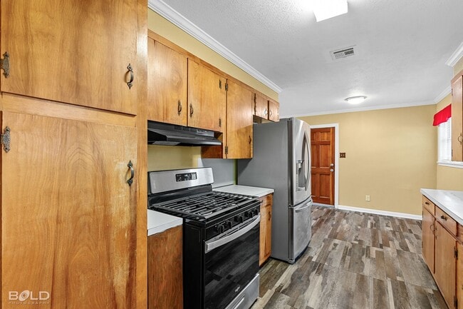 Building Photo - Check Out this 3 bed 2 bath!!