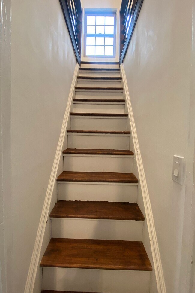 Building Photo - 2 Hasbrouck Ave