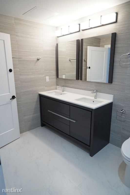 Building Photo - 3 br, 3 bath Townhome - 85 Utica Ave 1 Unit 1