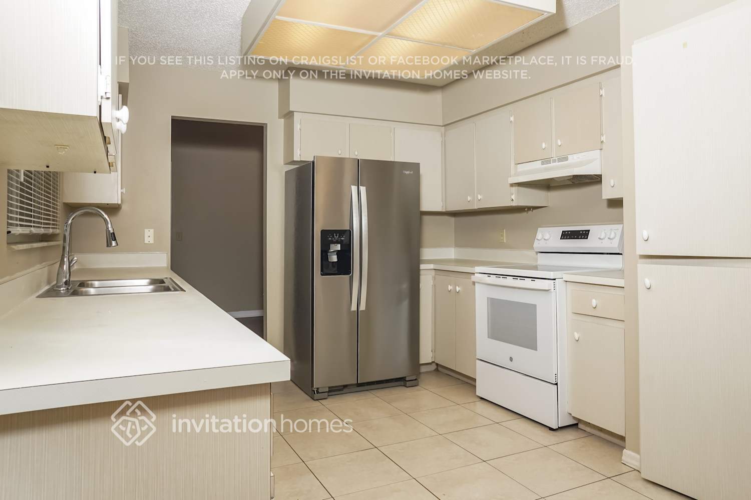 Building Photo - 7115 Queen Palm Cir