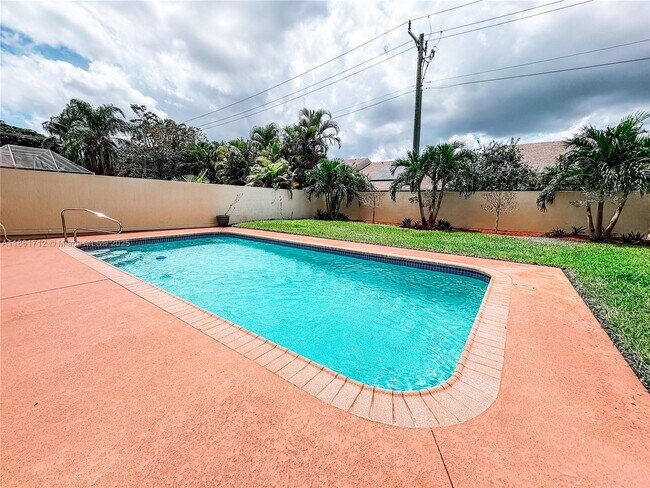 Building Photo - 9080 Villa Portofino Cir