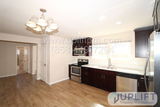Building Photo - 950 B St