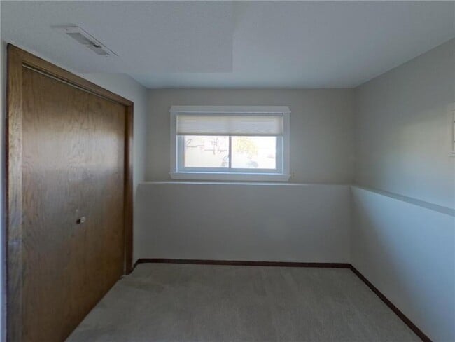 Building Photo - 1701 116th St E