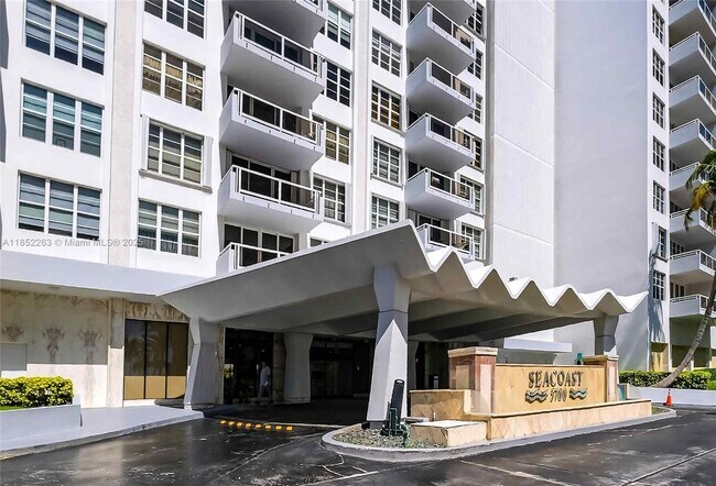Building Photo - 5700 Collins Ave