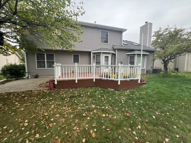 Building Photo - 1163 Shoreline Dr