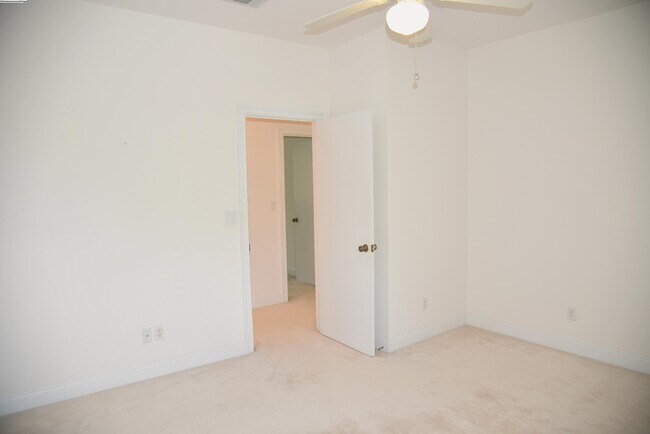 Building Photo - 218 Windward Cove N