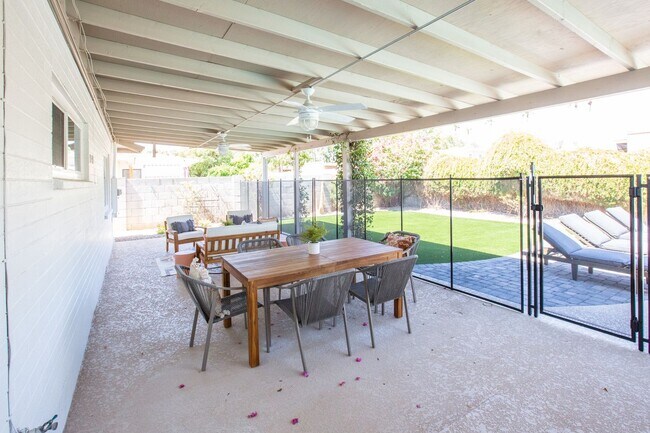 Building Photo - Stunning Remodel near Old Town!