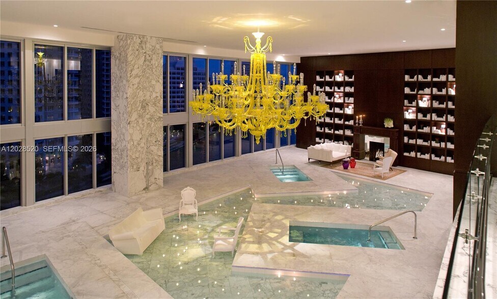 Building Photo - 495 Brickell