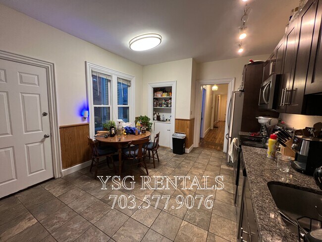 Building Photo - 25 Linwood St