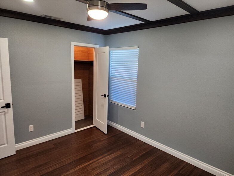 Building Photo - 703 42nd St