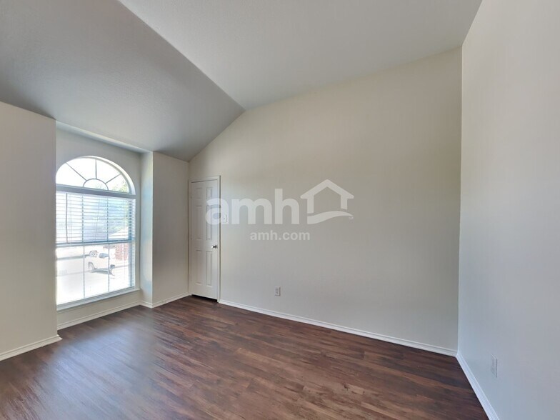 Building Photo - 12529 Patnoe Dr