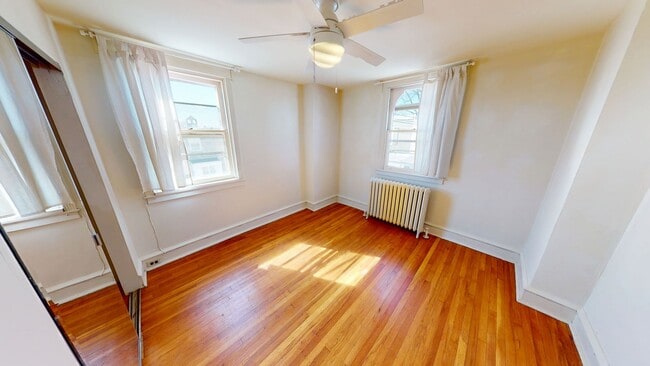 Building Photo - 2bd/1ba charming house