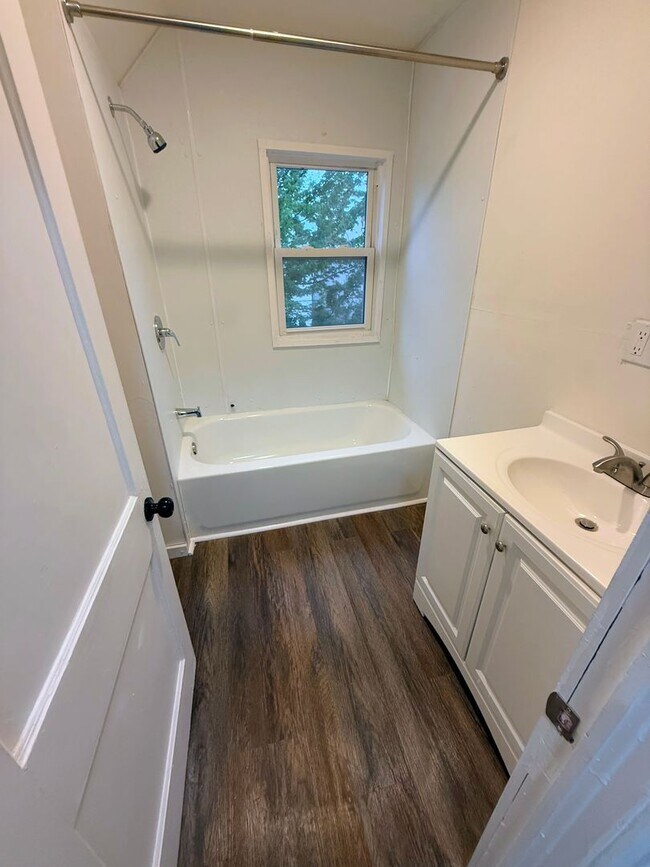 Building Photo - Newly renovated 3-bedroom, 1.5-bath home in Cleveland