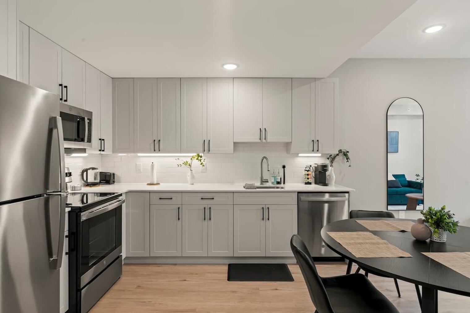 Building Photo - 901 Canal St