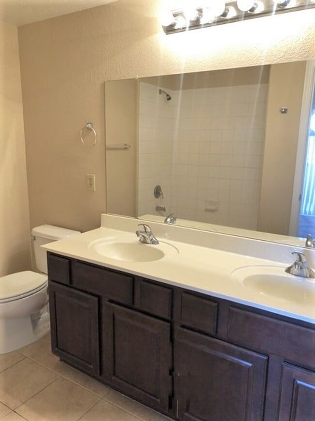 Building Photo - Spacious 1 Bedroom Condo in North Central Phoenix!