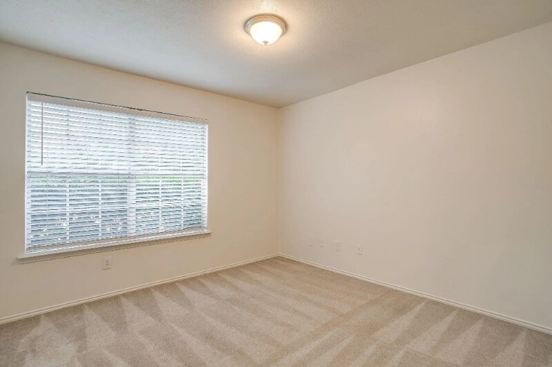 Building Photo - 701 Stonebrooke Dr