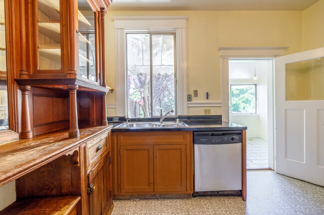 Building Photo - 2840 Bryant St