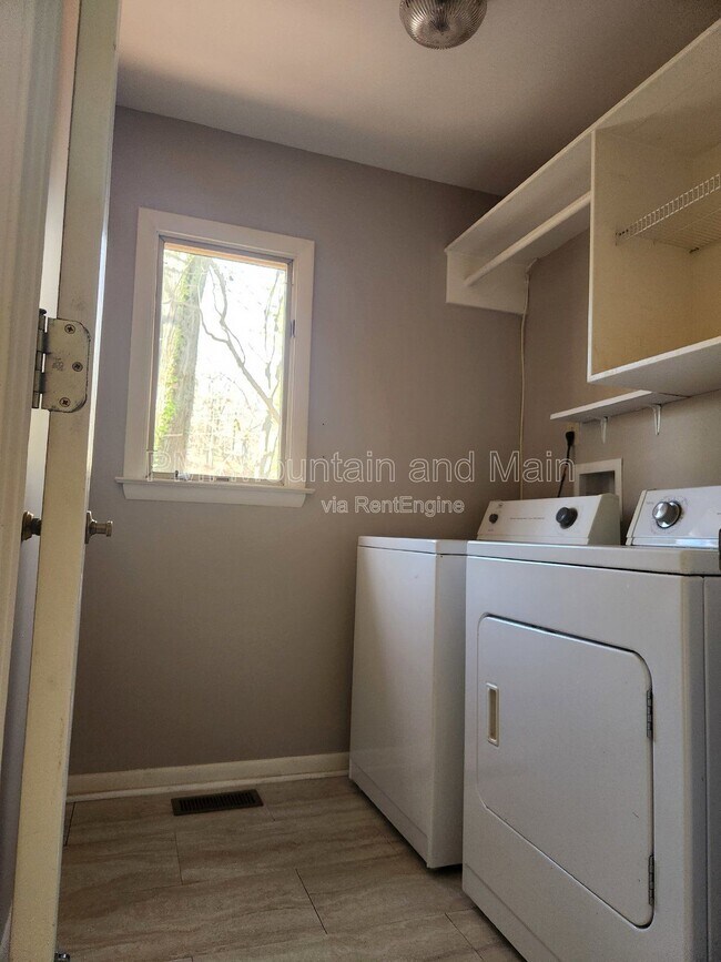 Building Photo - 4000 Laurel Park Hwy