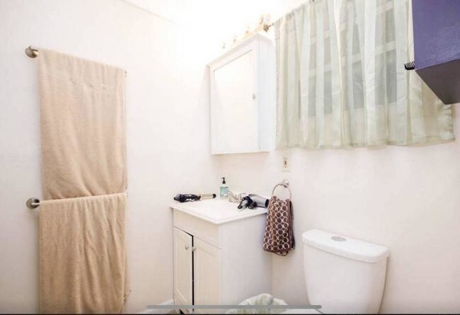 Building Photo - 3 bedroom in Santa Barbara CA 93110