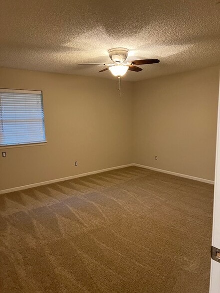 Building Photo - 3705 W Pioneer Pkwy