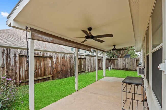 Building Photo - 15511 Fir Woods Ln